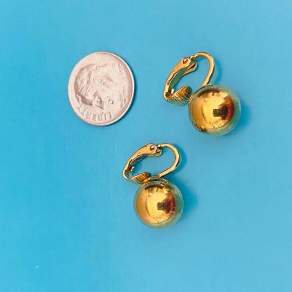 Vintage Gold Tone Classic Ball Clip-On Earrings - Picture 5 of 5